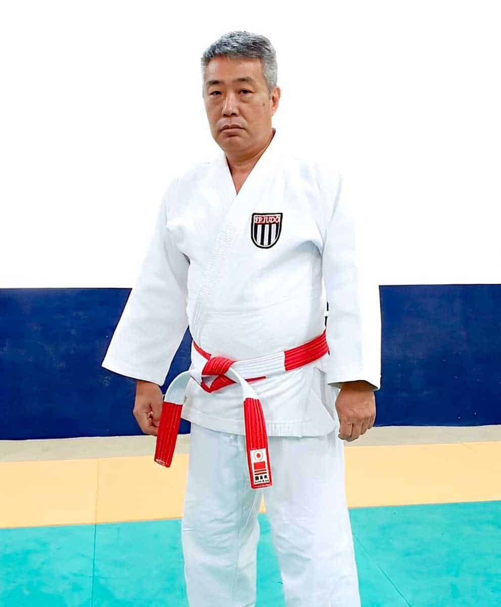 Sensei Takeshi em seu dojô, a Associação Itapevense de Judô © Arquivo
