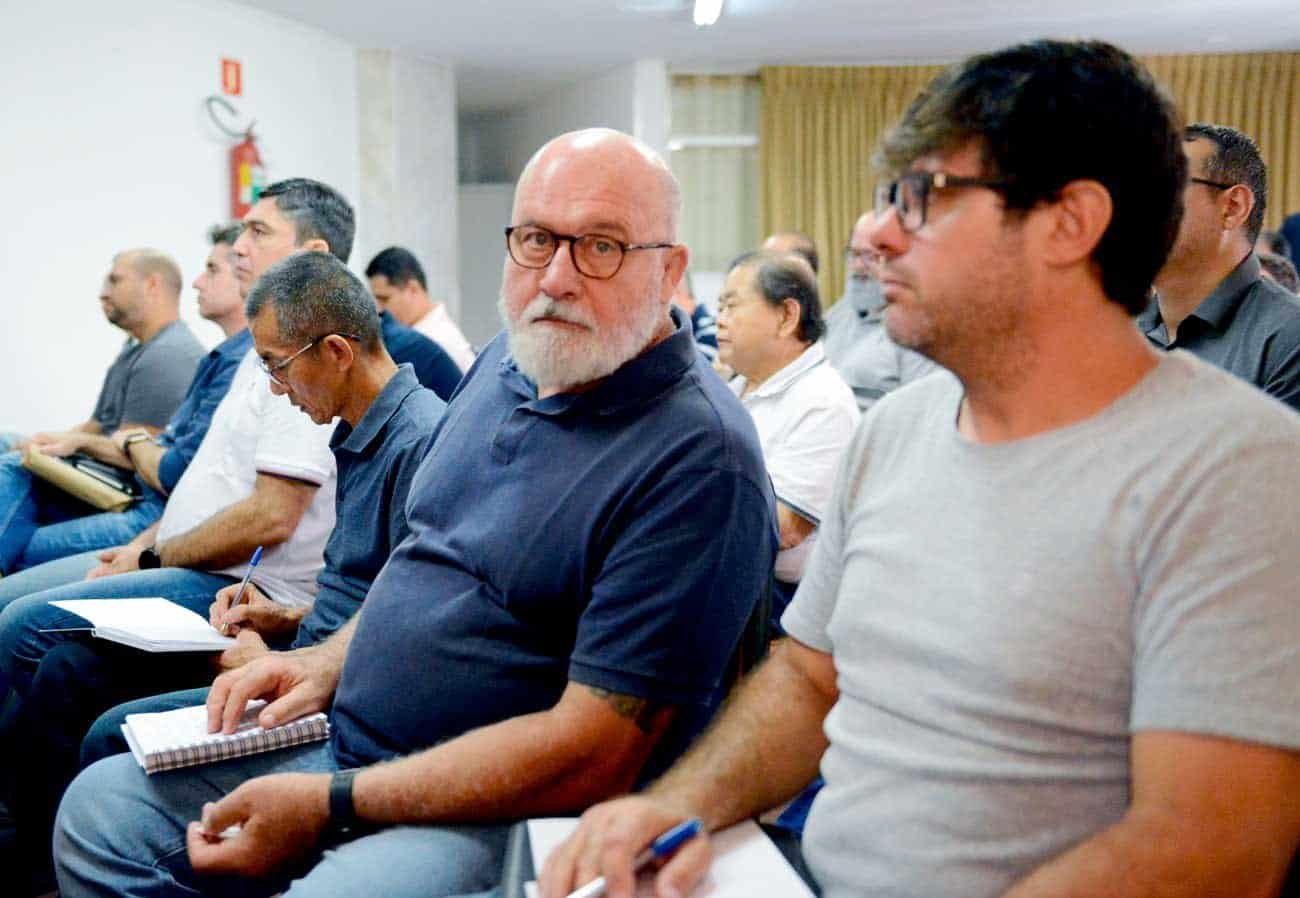 Raul Senra entre os delegados regionais, André Gustavo Costa Gonçalves, Wilmar Terumiti Shiraga e Fábio de Almeida Feltrin